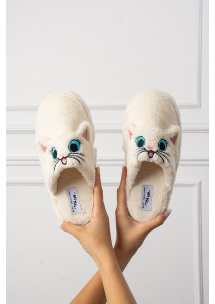 Kedi Figürlü Kadın Ev Terliği Yumuşak Peluş Kaymaz Taban