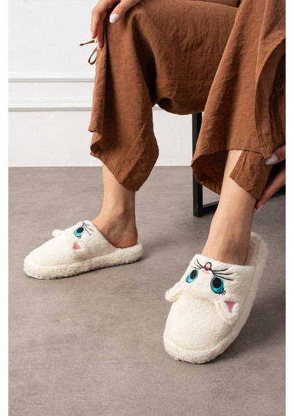 Kedi Figürlü Kadın Ev Terliği Yumuşak Peluş Kaymaz Taban modelleri