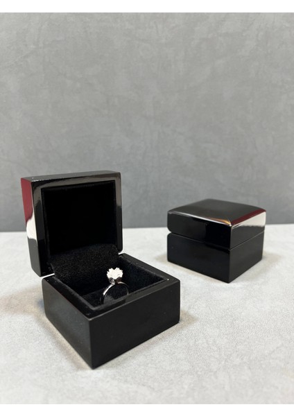 Ahşap Siyah Renk 5x5 cm Tırnaklı Yüzük Kutusu