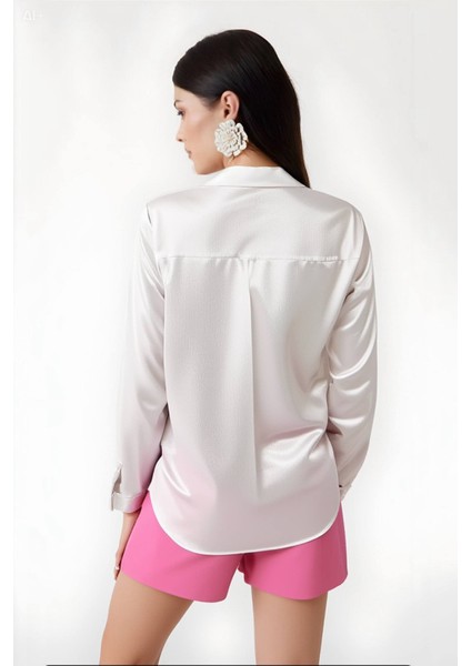 Kadın Beyaz Hafif Dökümlü Saten Yüzeyli Gömlek HZL22W-BD139641
