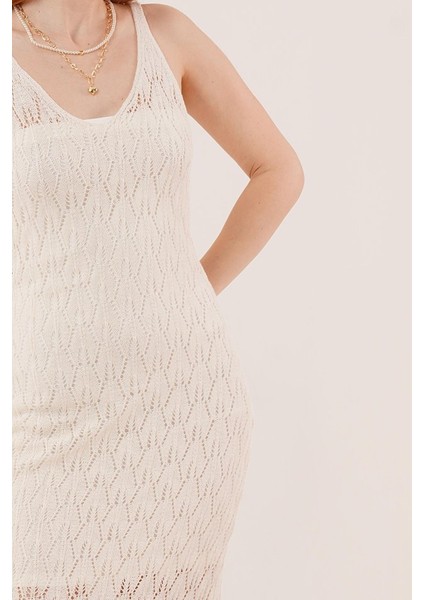 Ajurlu V Yaka Püskül Detaylı Krem Elbise fiyatları