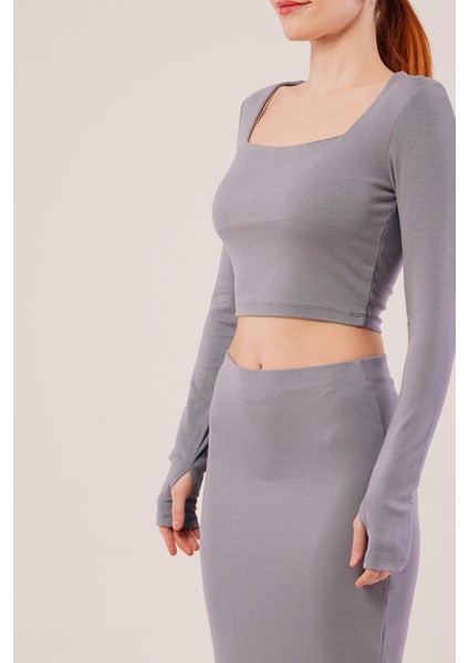 Kare Yaka Bluz ve Yırtmaç Detaylı Etek Ikili Gri Takım