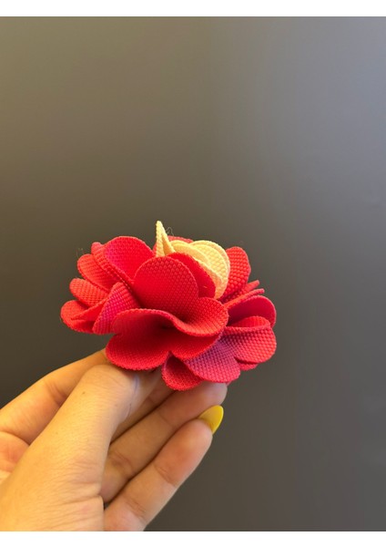 2 Renkli Kabartma Çiçek Kadın Broş Yaka Türban Iğnesi 7x7 cm fiyatları