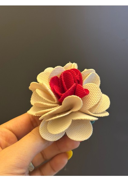 2 Renkli Kabartma Çiçek Kadın Broş Yaka Türban Iğnesi 7x7 cm fiyatları
