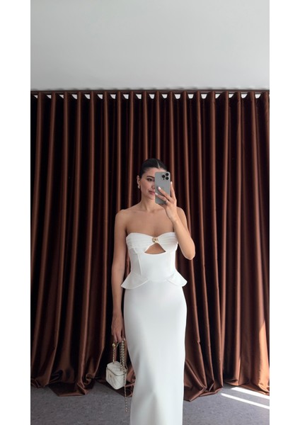 Göğüs Gold Detaylı Beyaz Elbise