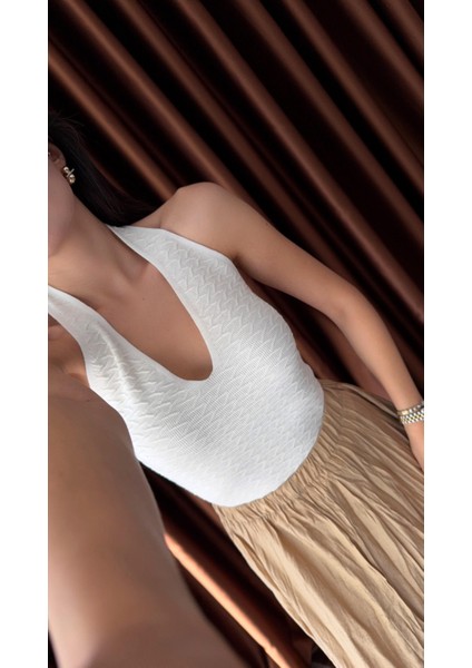 Dokulu Halter Yaka Beyaz Triko fiyatları