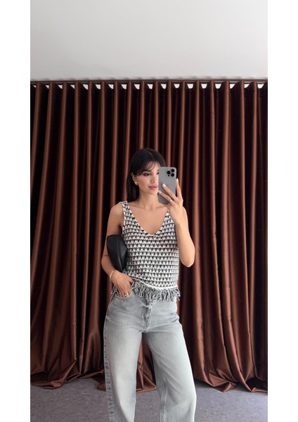 Siyah-Beyaz Örgü Desenli Triko