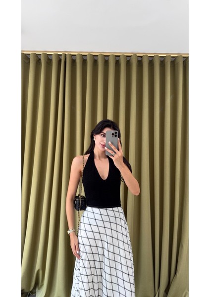 Dokulu Halter Yaka Siyah Triko