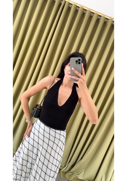 Dokulu Halter Yaka Siyah Triko modelleri