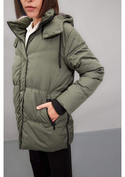 Su Geçirmez Şişme Mont Parka Oversize Geniş Kalıp Fermuarlı Çıtçıtlı Cepli Kapüşonlu modelleri