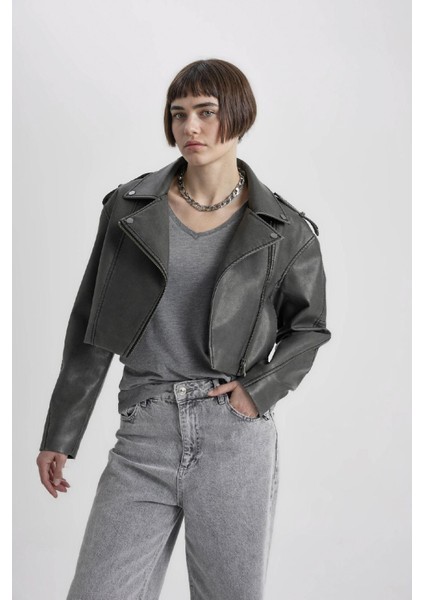 Regular Kalıp Fermuarlı Eskitme Suni Deri Kısa Bomber Ceket B8663AX24SP