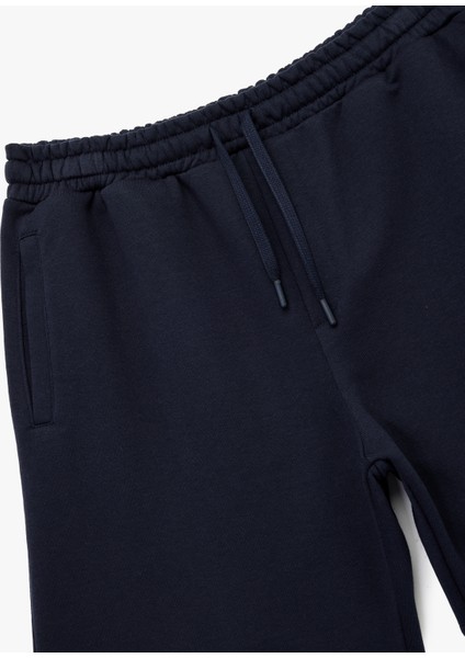 Rahat Kesim Cep Detaylı Beli Bağcıklı Spor Şort modelleri