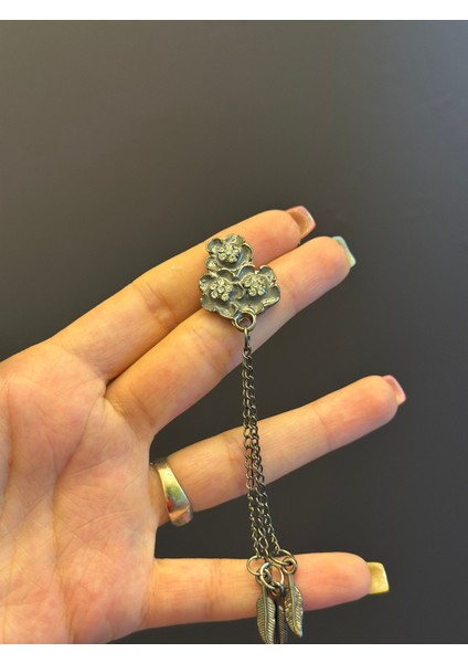 Zirkon Taşlı Çiçekli Zincir Püsküllü Kadın Broş Yaka Iğnesi