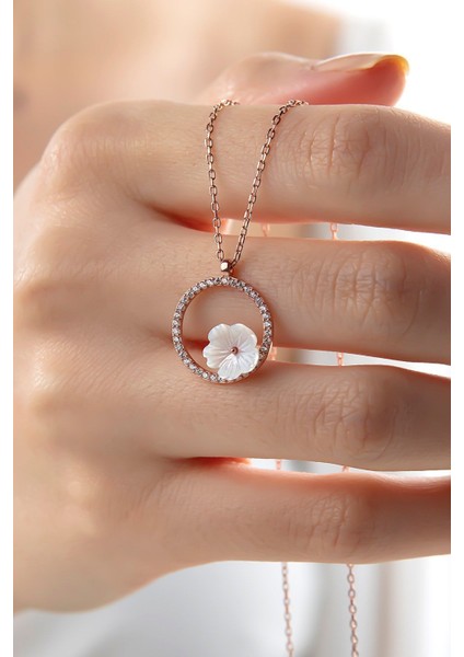 Kadın Orjinal 925 Ayar Gümüş Sedef Taşlı Manolya Çiçeği Yuvarlak Çember Model Kolye