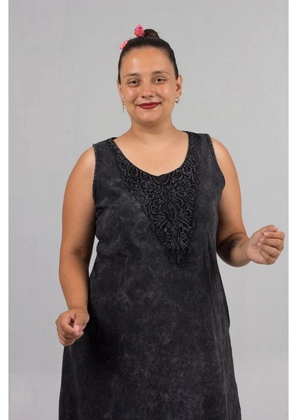 Kadın Büyük Beden Yuvarlak Yaka Güpür Detaylı Cepli Yıkamalı Kolsuz %100 Pamuk Elbise