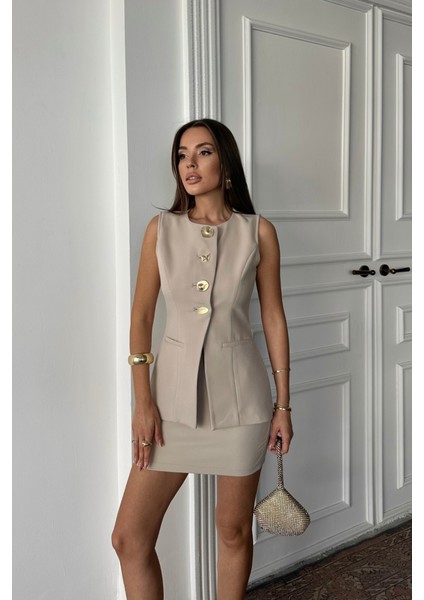 Mottisfashion Klasik Gold Düğmeli Yelek - Kısa Etek Takım - Bej
