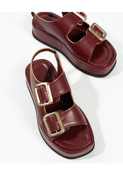 Dolgu Topuklu Çift Bantlı Tokalı Kadın Sandalet