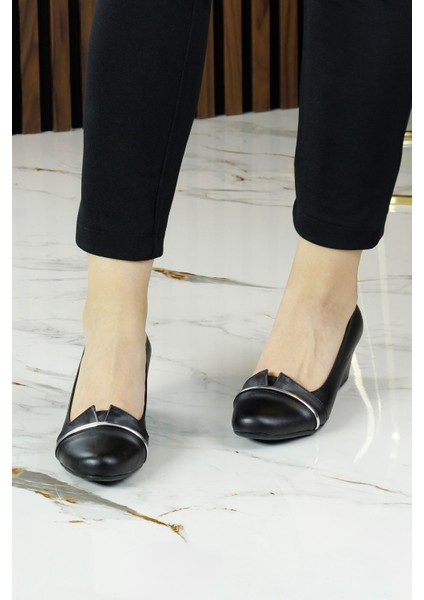 Colel Siyah Metal Detaylı Yuvarlak Burun Dolgu Topuklu Günlük Ayakkabı modelleri