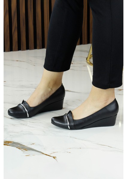 Colel Siyah Metal Detaylı Yuvarlak Burun Dolgu Topuklu Günlük Ayakkabı indirimleri