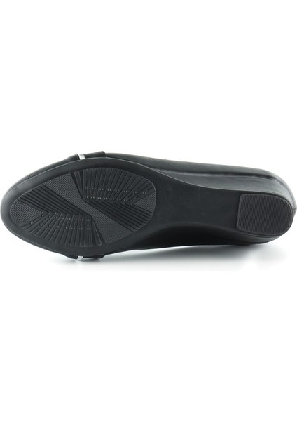 Colel Siyah Metal Detaylı Yuvarlak Burun Dolgu Topuklu Günlük Ayakkabı