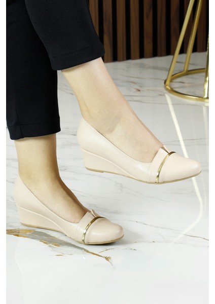 Colel Ten Metal Detaylı Yuvarlak Burun Dolgu Topuklu Günlük Ayakkabı