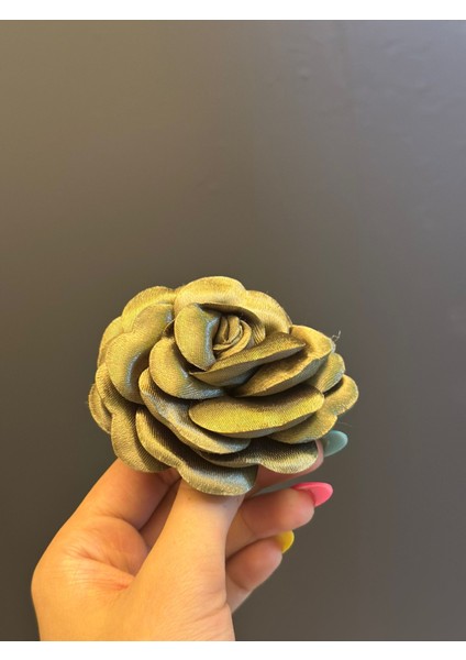 Saten Haki Kabartma Çiçek Broş Yaka Iğnesi 8x8 cm fırsatları