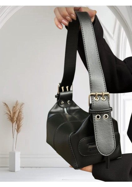 Rugan Silindir Siyah El ve Omuz Çanta fırsatları