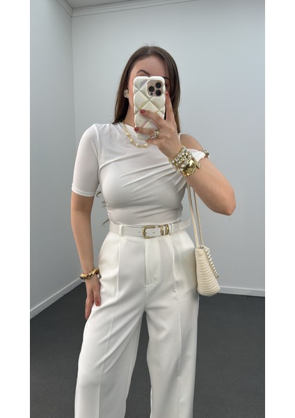 Efide Omuz Aksesuarlı Drapeli Bluz