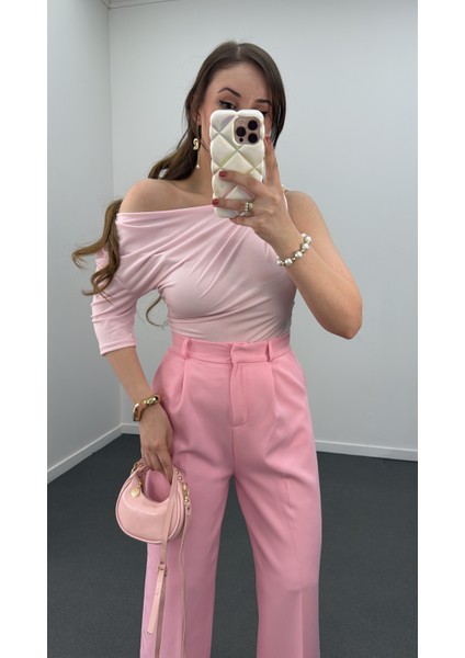 Efide Omuz Aksesuarlı Drapeli Bluz