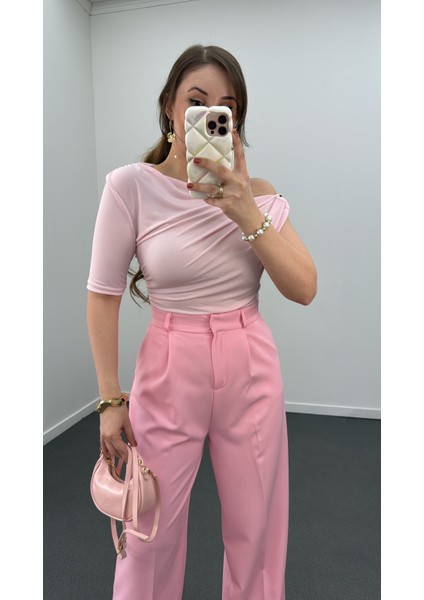 Efide Omuz Aksesuarlı Drapeli Bluz fiyatları