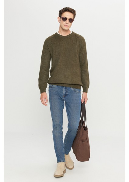 Standart Fit Normal Kesim Bisiklet Yaka Jakarlı Triko Kazak fiyatları