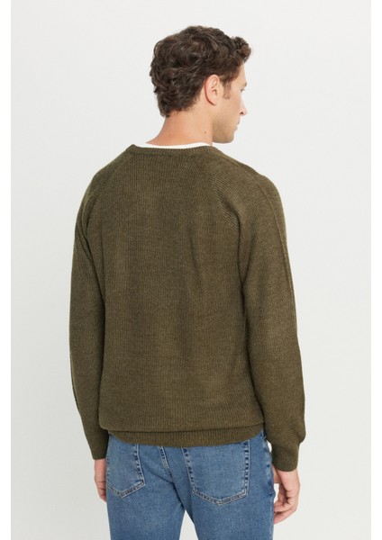 Standart Fit Normal Kesim Bisiklet Yaka Jakarlı Triko Kazak indirimleri