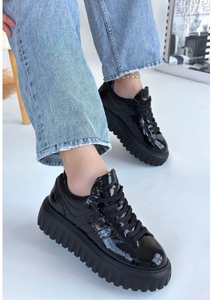 Siyah Rugan Bağcıklı Kadın Spor Ayakkabı