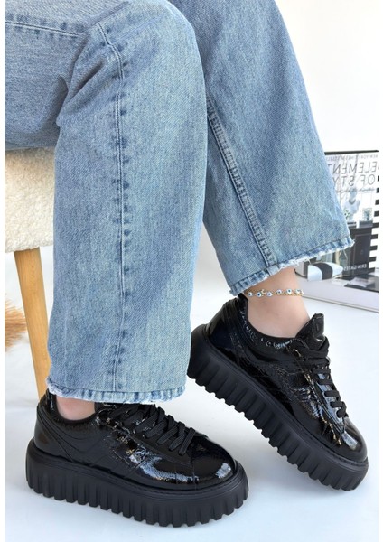 Siyah Rugan Bağcıklı Kadın Spor Ayakkabı fiyatları