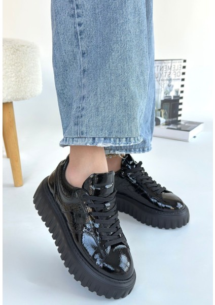 Siyah Rugan Bağcıklı Kadın Spor Ayakkabı modelleri