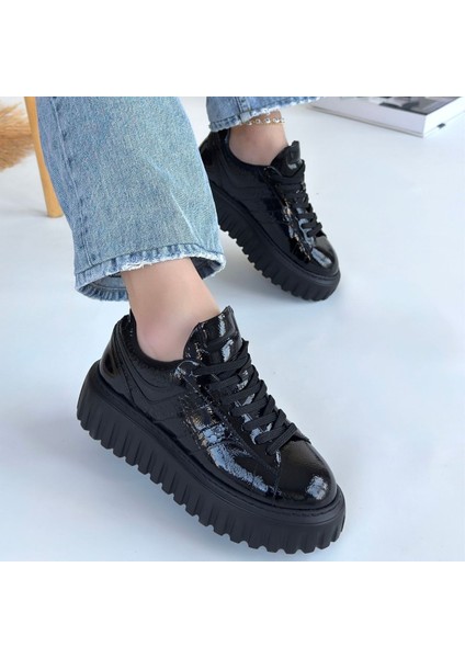 Siyah Rugan Bağcıklı Kadın Spor Ayakkabı fırsatları