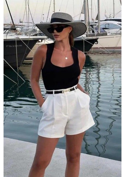 Beyaz Yüksek Bel Wed Leg Pileli Kadın Mini Şort MG2537