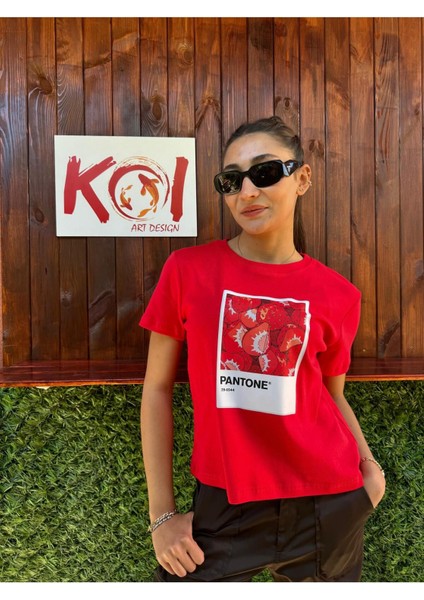 Pantone Çilek/ Kadın Kırmızı Renk T-Shirt