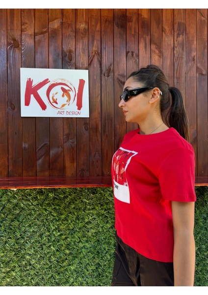 Pantone Çilek/ Kadın Kırmızı Renk T-Shirt fiyatları
