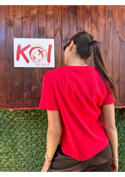 Pantone Çilek/ Kadın Kırmızı Renk T-Shirt modelleri