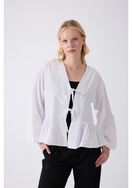 Önü Baglamalı Beyaz Fırfırlı Kimono