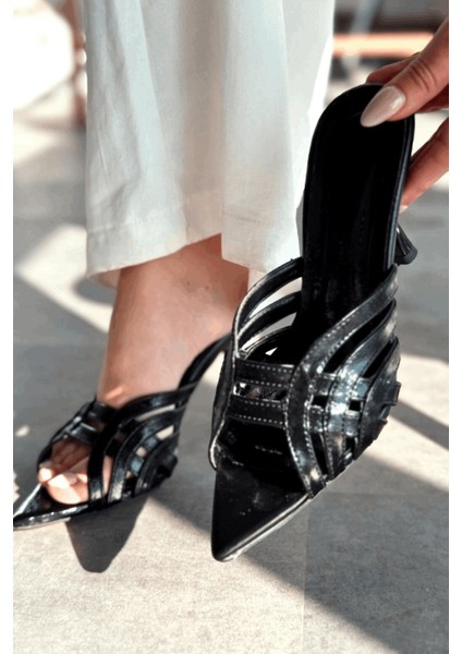 Lumon Parlak Deri Siyah Bant Detaylı Topuklu Terlik fiyatları