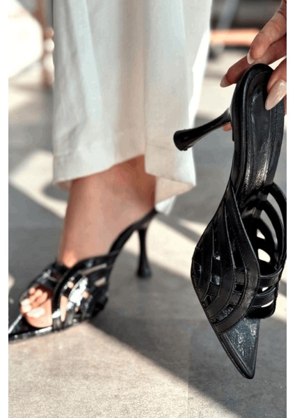 Lumon Parlak Deri Siyah Bant Detaylı Topuklu Terlik modelleri