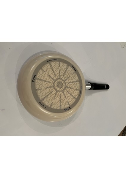 Titanyum Difüzyon Tabanlı 26 cm Tava fiyatları