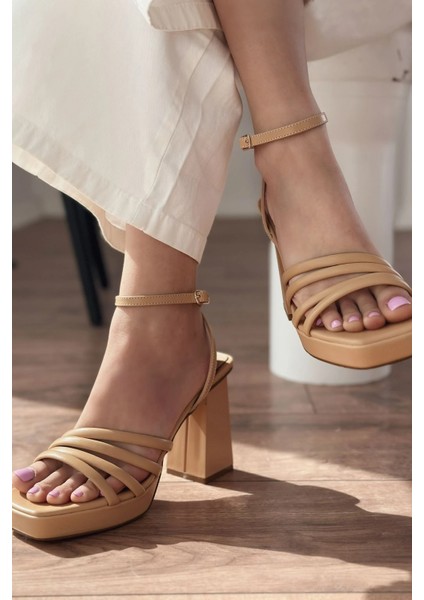 Arode Mat Deri Platform Topuklu Ayakkabı Nude fırsatları