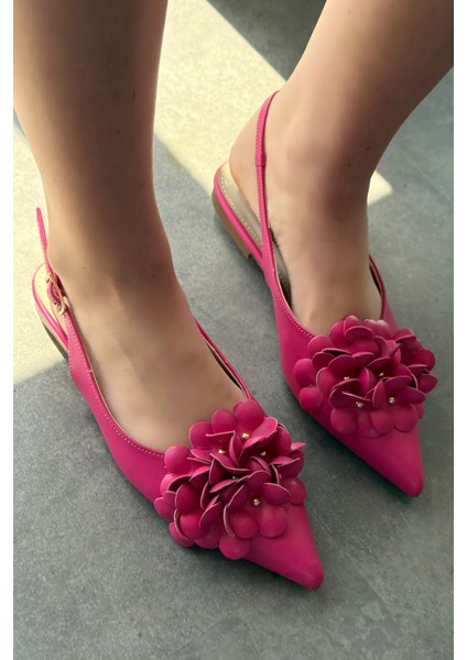 Lavexso Mat Deri Çiçek Detaylı Kadın Babet Fuşya