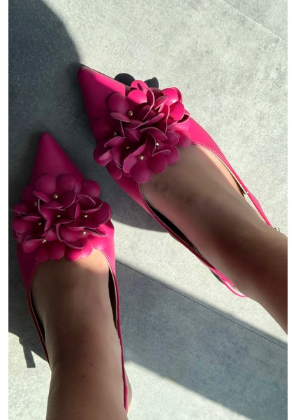 Lavexso Mat Deri Çiçek Detaylı Kadın Babet Fuşya fırsatları