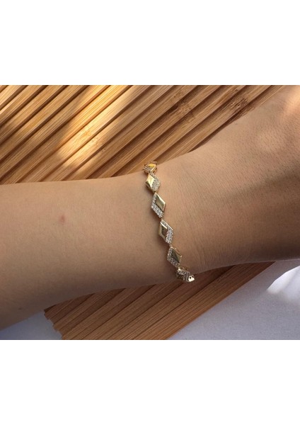 Baklava Model Zirkon Taşlı Şık Çelik Altın Renkli Bileklik