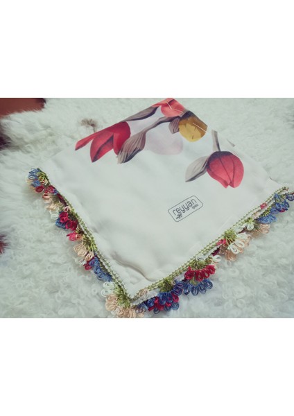 ve Reyhan %100 Pamuk Yazma Üzerine Tamamı El Işi Dört Tarafı Oyalı Yazma, Eşarp, Mevlit Örtüsü 100 x 100CM