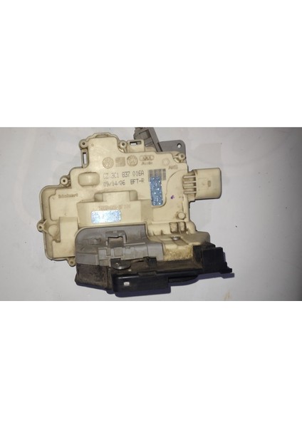 Cz 3c1 837 016A Passat B7 Sağ Ön Kapı Kilidi modelleri